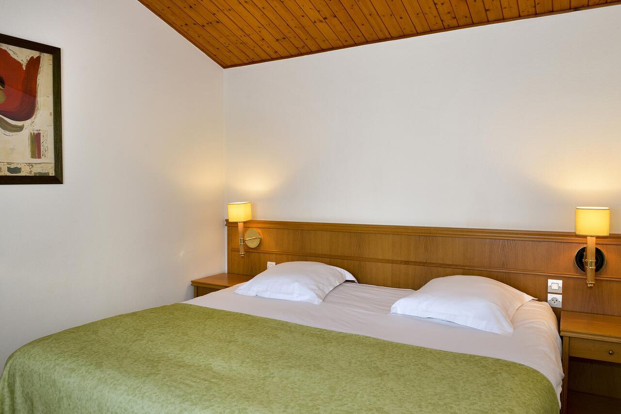 Logis Hotel Val De Vienne Le Vigeant Exteriér fotografie