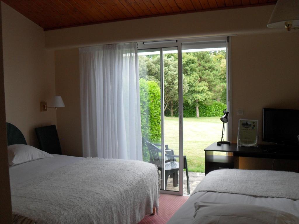Logis Hotel Val De Vienne Le Vigeant Pokoj fotografie